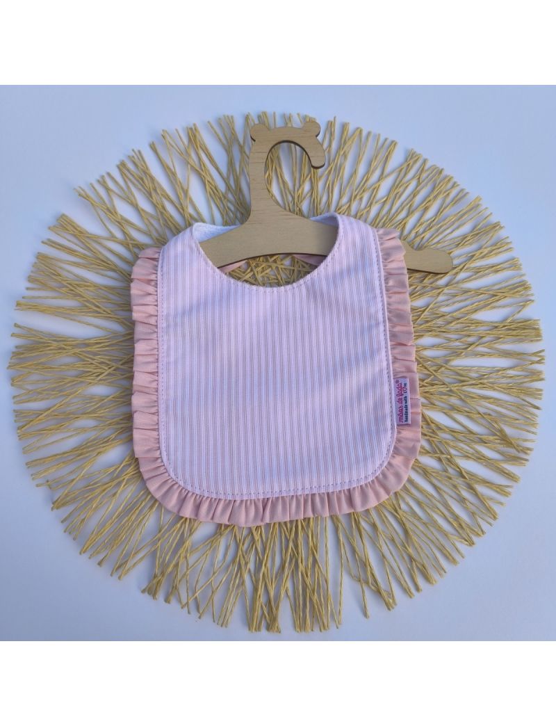 Babete com riscas rosa e brancas. Folho rosa a contornar o babete 