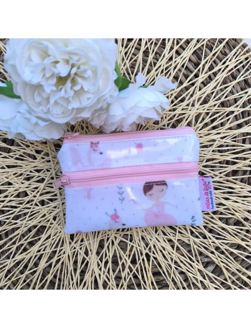 Porta-moedas pequeno em tecido plastificado impermeável, padrão de bailarinas, com duas bolsas e fecho, ideal para dinheiro e cartões. 