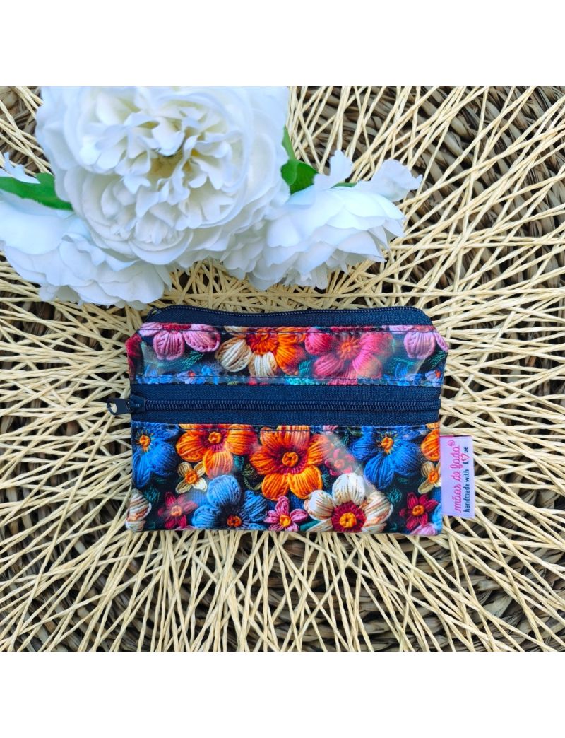 Porta-moedas pequeno em tecido plastificado impermeável, padrão Floral 3D, com duas bolsas e fecho, ideal para dinheiro e cartões. 
