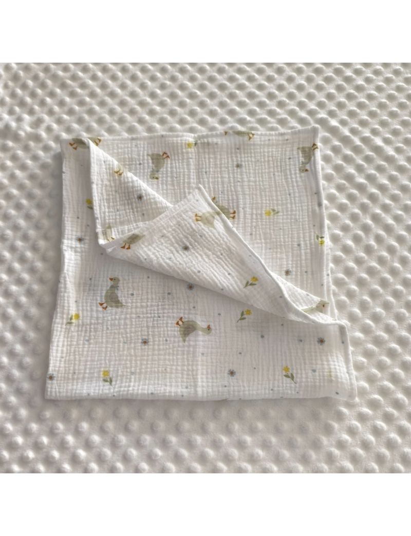 Frada Musselina Branca com padr&atilde;o de patinhos