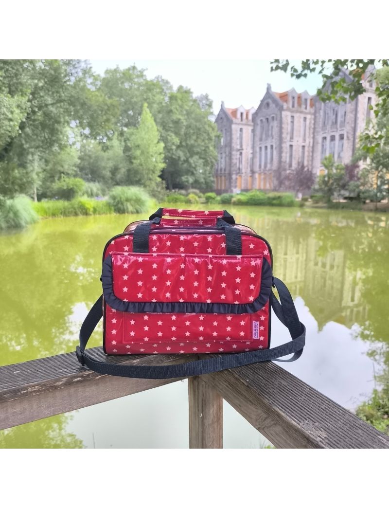Lancheira vermelha com estrelas brancas