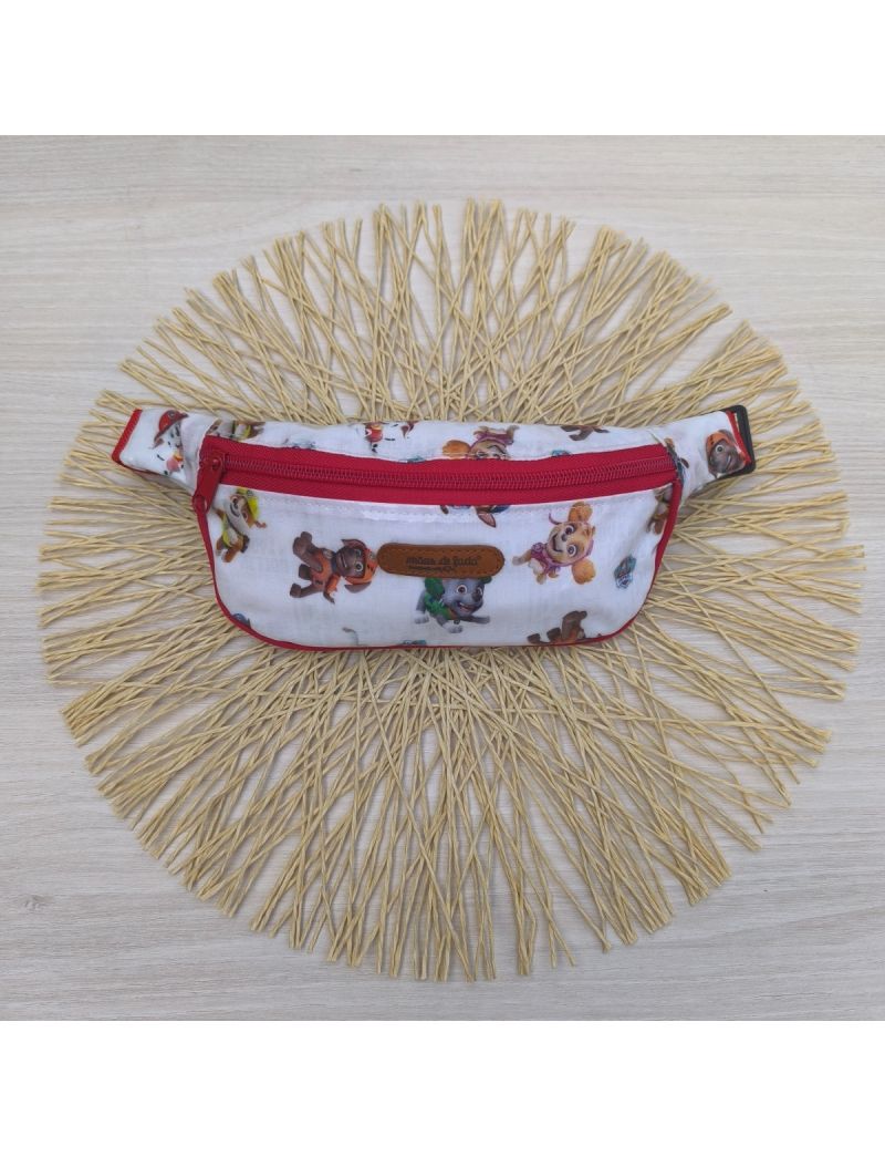 Bolsa da Patrulha Pata, com o Chase, Marshall e Skye. Com alça e fecho em vermelho 