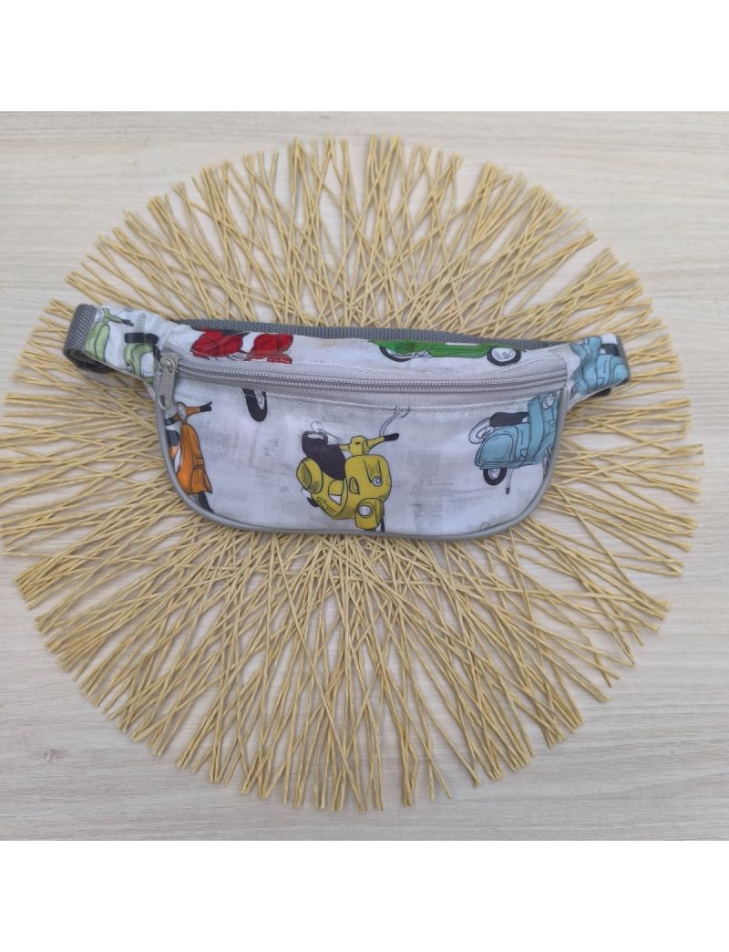 Bolsa de cintura com motas de várias cores. Fecho e alça em cinzento 