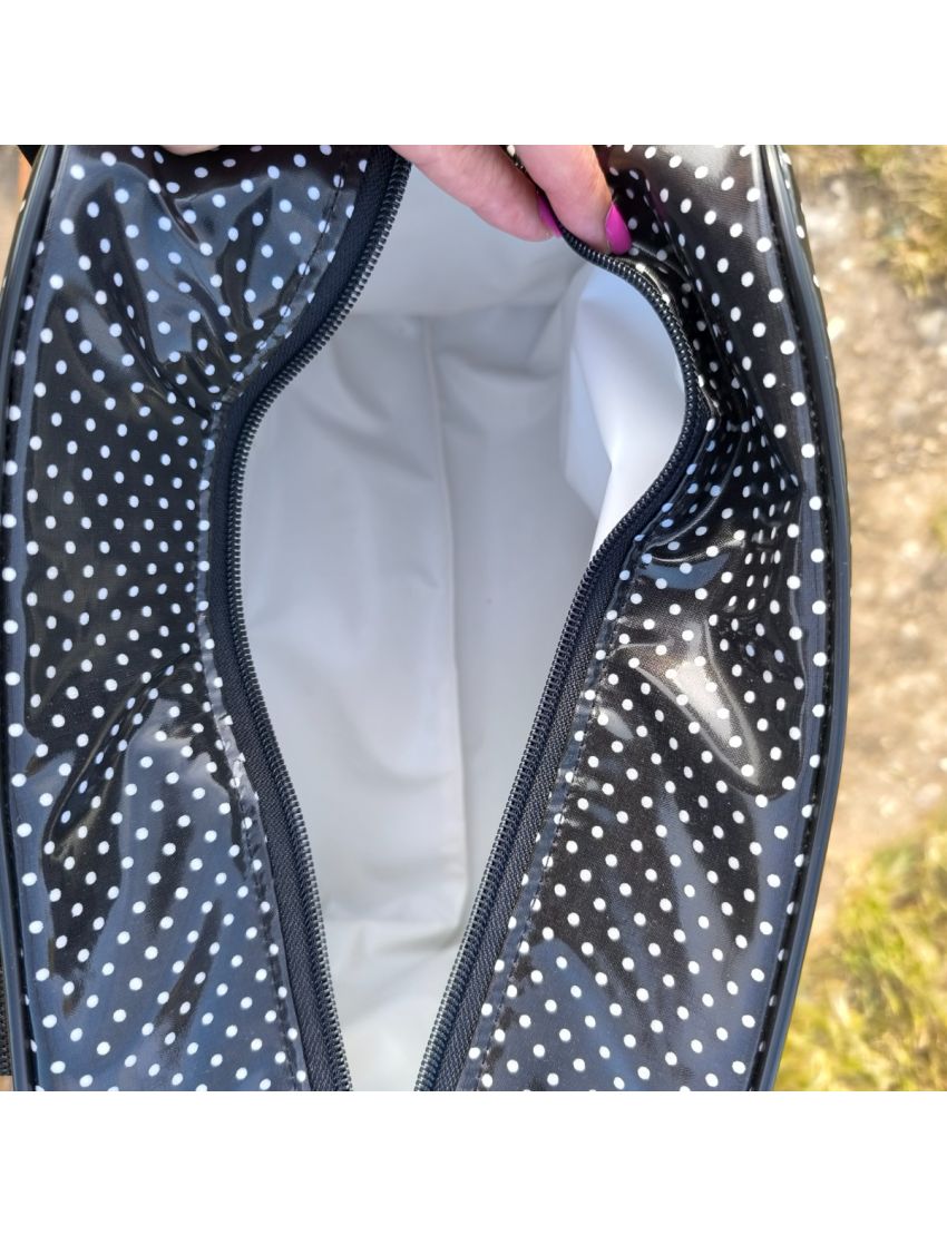 Lancheira preta com bolinhas brancas