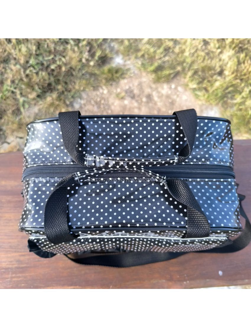 Lancheira preta com bolinhas brancas