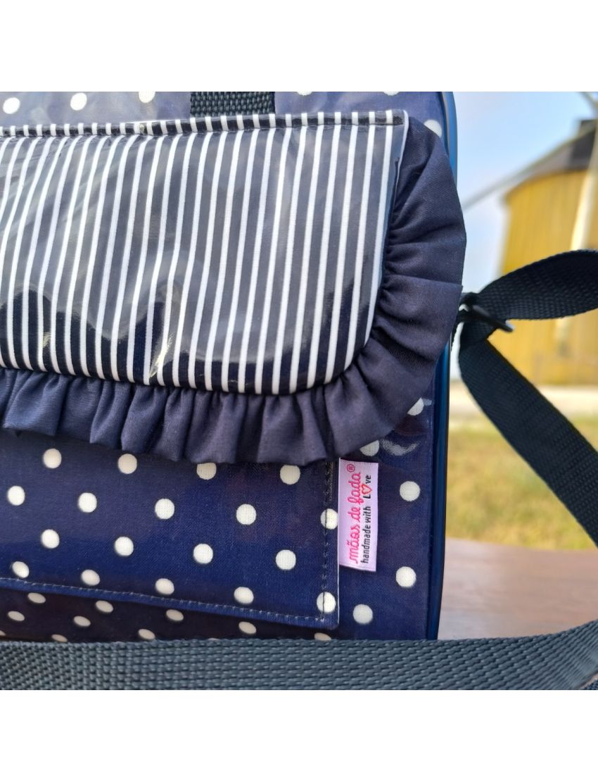 Lancheira azul com bolas brancas