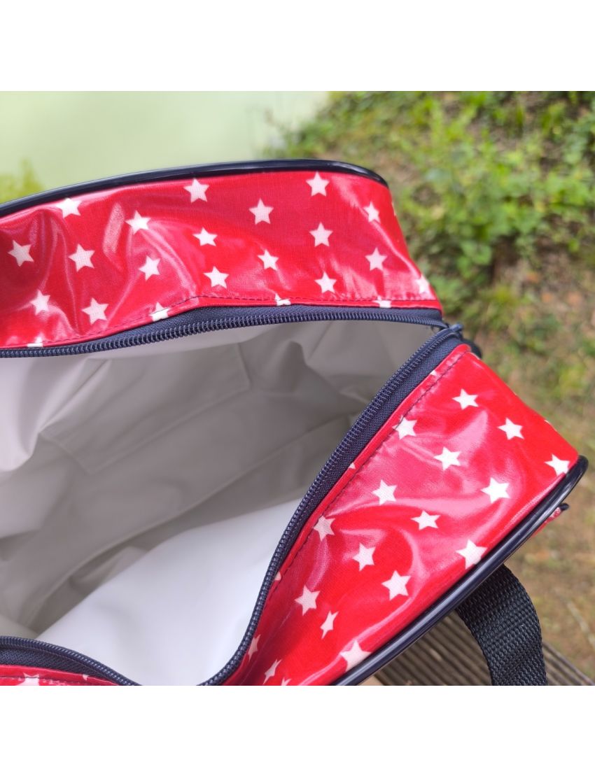 Lancheira vermelha com estrelas brancas