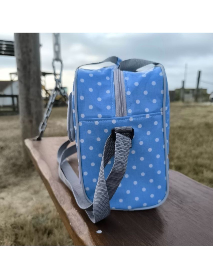 Lancheira azul com bolas brancas