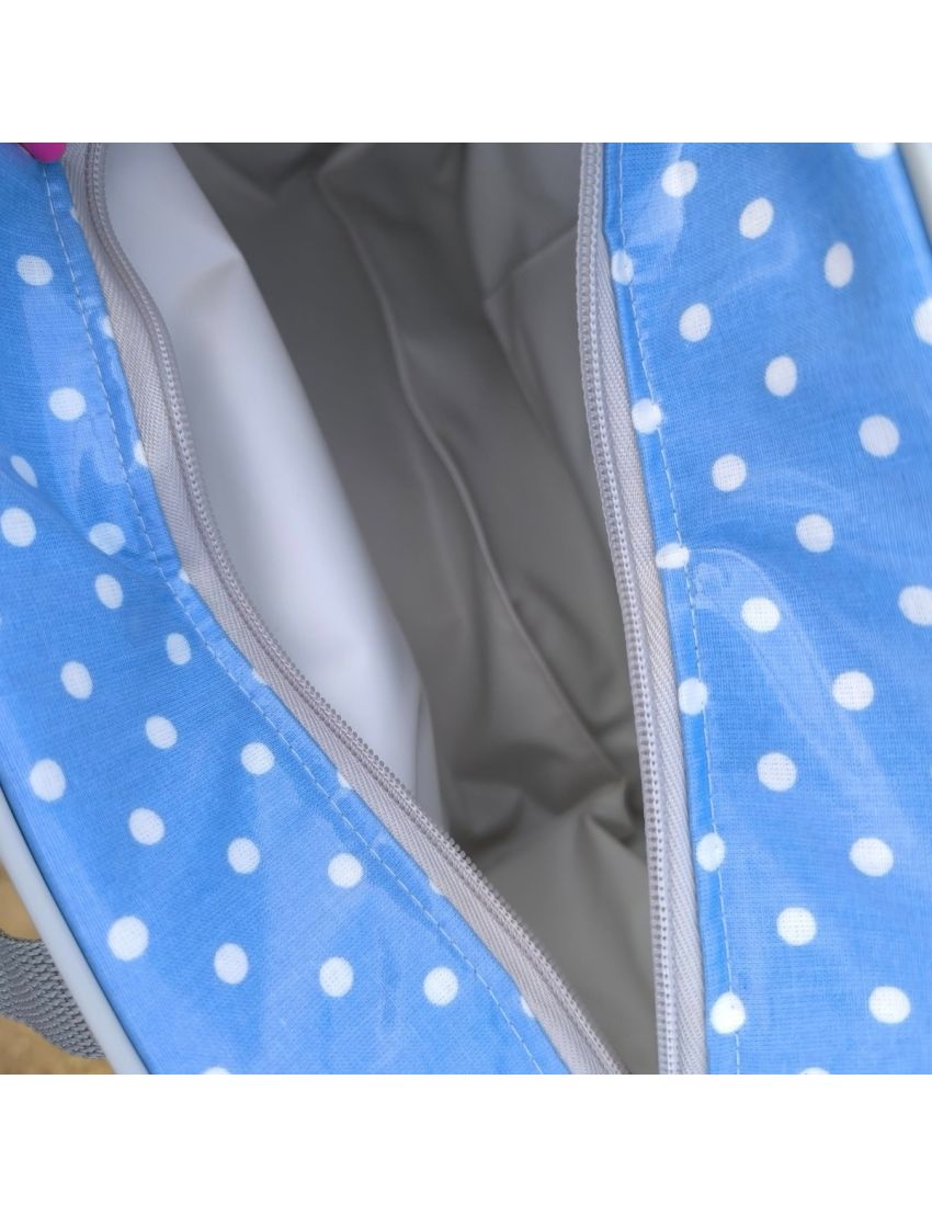 Lancheira azul com bolas brancas