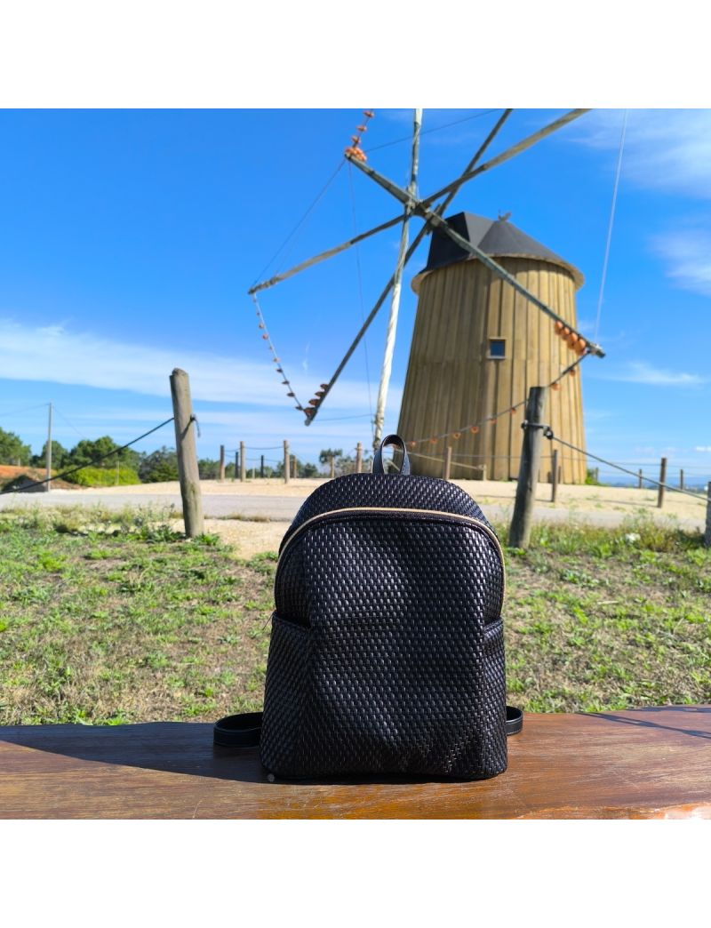 Mochila Preta - Dourado 