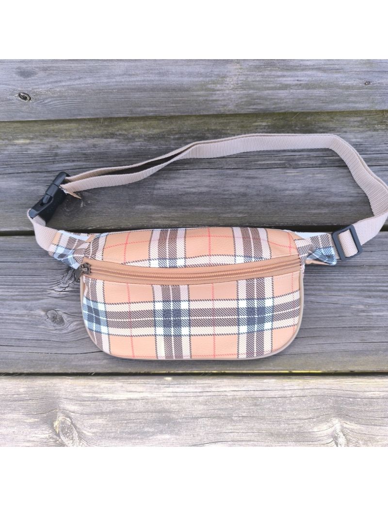 Bolsa de cintura com padr&atilde;o xadrez em tons bege e castanho, com fecho e al&ccedil;a ajust&aacute;vel, ideal para uso di&aacute;rio